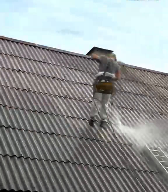 Everest Crew Clean team member pressure washing a tiled roof